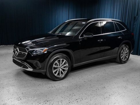 Used 2026 Mercedes-Benz GLC 300 image 1