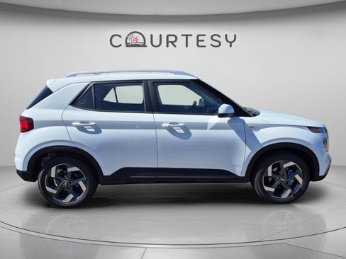 New 2026 Hyundai Venue SEL FWD image 6