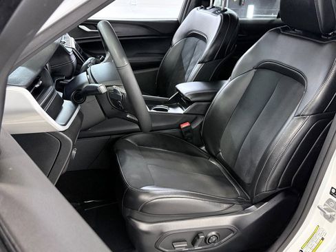 Certified 2024 Jeep Grand Cherokee Altitude image 23