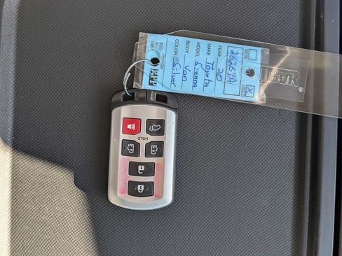 Used 2020 Toyota Sienna XLE FWD image 36