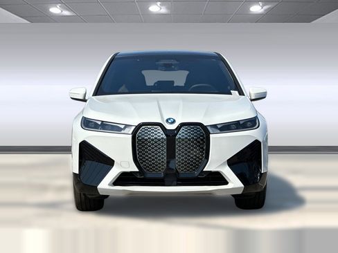 Used 2025 BMW iX xDrive50 image 3