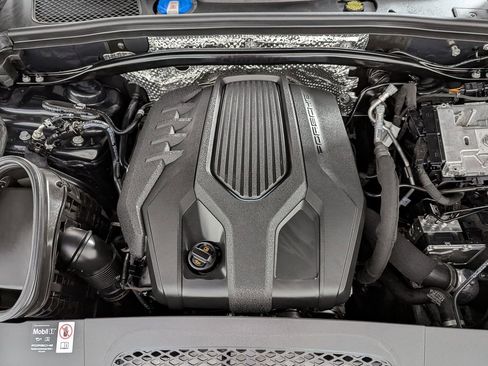 Used 2025 Porsche Macan AWD/4WD image 47