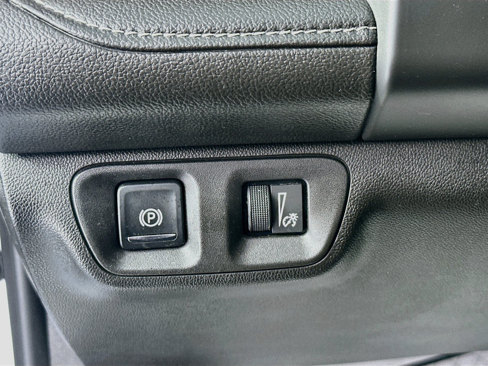 Used 2018 GMC Acadia SLT FWD image 10