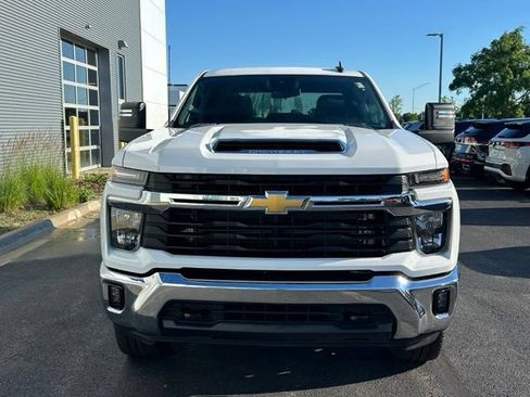 Used 2025 Chevrolet Silverado 2500 LT AWD/4WD image 2