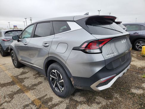 Used 2023 Kia Sportage LX image 3