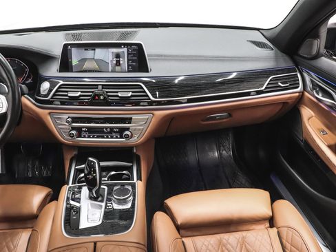 Used 2022 BMW 750i xDrive w/ Luxury Rear Seating Package image 31