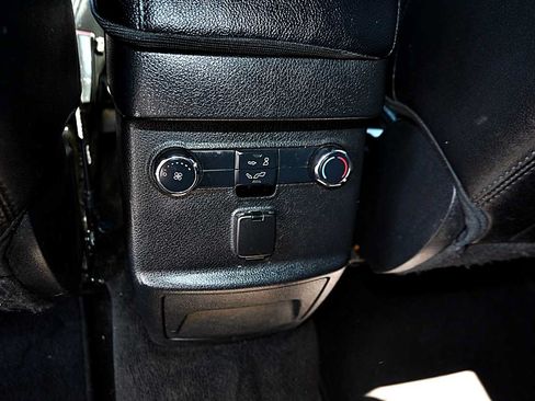 Used 2017 Ford Explorer XLT FWD image 14
