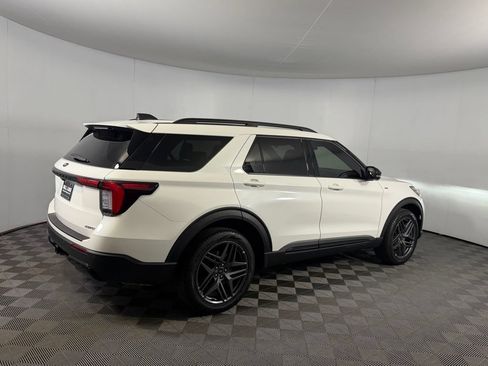 Used 2025 Ford Explorer ST-Line w/ ST-Line Street Pack AWD/4WD image 5