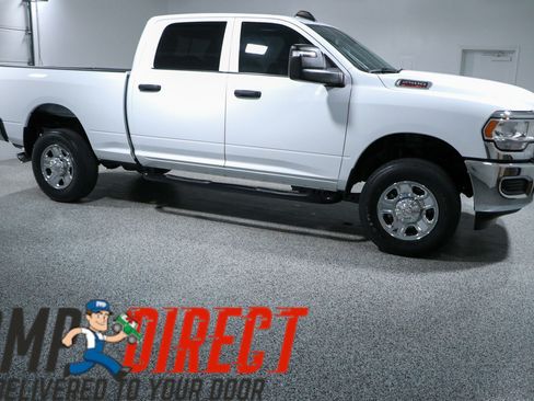 Used 2024 RAM 2500 Tradesman w/ Chrome Appearance Group AWD/4WD image 6