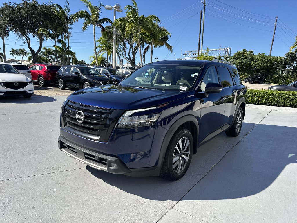 Used 2022 Nissan Pathfinder SL w/ SL Black Package AWD/4WD image 9