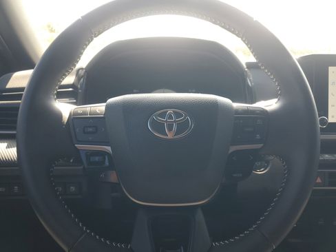 Used 2025 Toyota Camry SE image 20