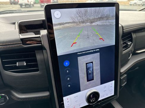 Used 2024 Ford Expedition Platinum image 11