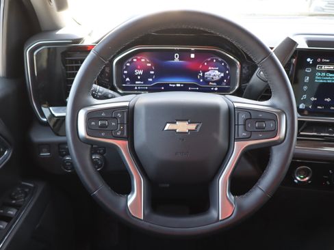 Used 2023 Chevrolet Silverado 1500 LT image 14
