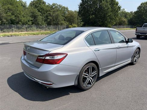 Used 2017 Honda Accord Sport image 5