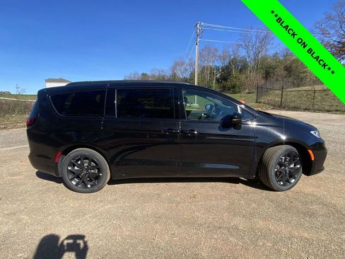 New 2026 Chrysler Pacifica Select w/ S Appearance Package FWD image 36