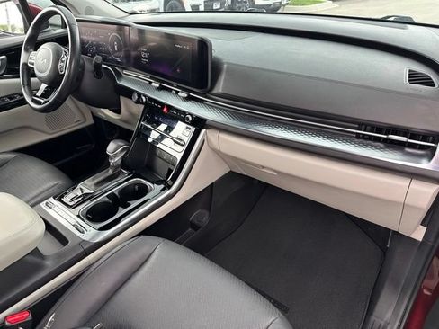 Used 2023 Kia Carnival SX Prestige FWD image 9