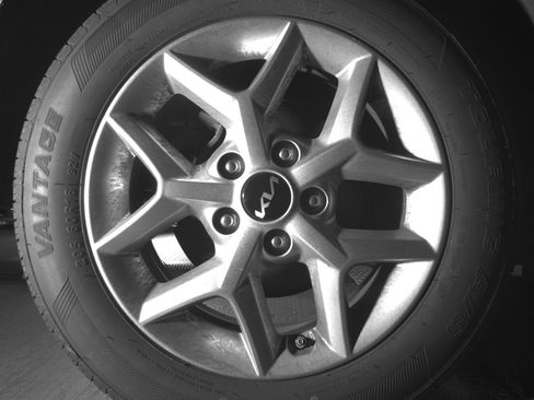 Used 2025 Kia Soul LX w/ LX Technology Package image 15