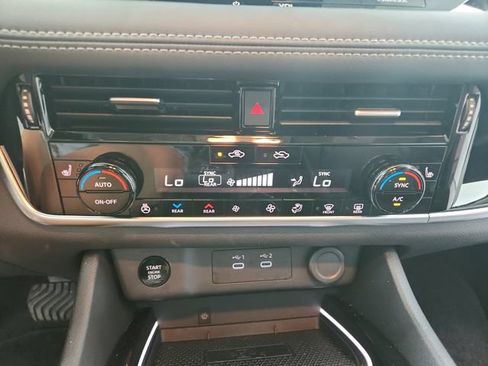Used 2024 Nissan Rogue SL w/ SL Premium Package FWD image 32