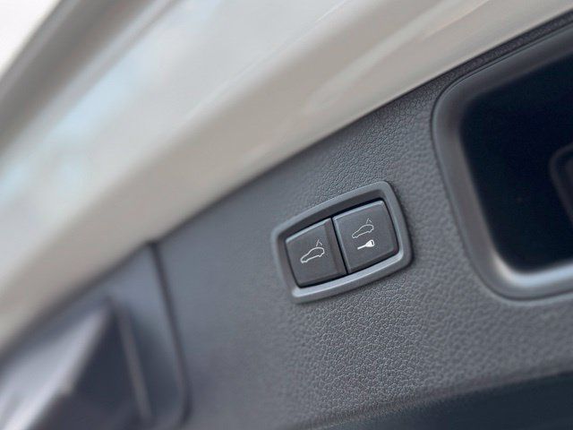Used 2022 Porsche Macan AWD/4WD image 34