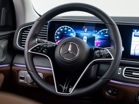 Used 2025 Mercedes-Benz GLE 350 4MATIC image 11