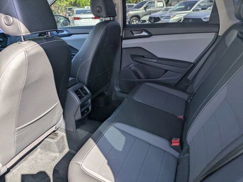 Used 2023 Volkswagen Taos SE w/ Panoramic Sunroof Package image 16