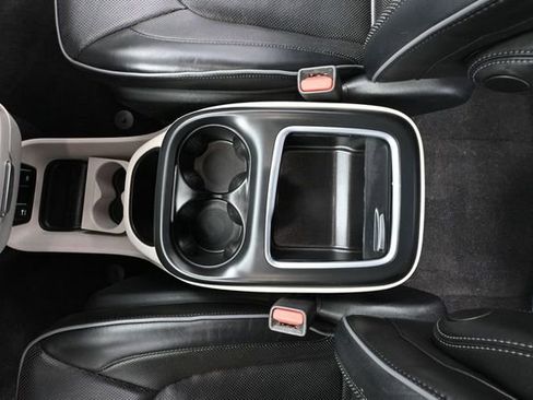 Used 2018 Chrysler Pacifica Limited w/ Advanced Safetytec Group FWD image 34