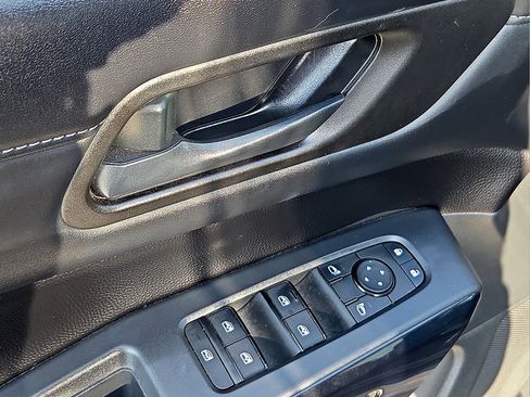 Used 2025 Nissan Pathfinder SV AWD/4WD image 16