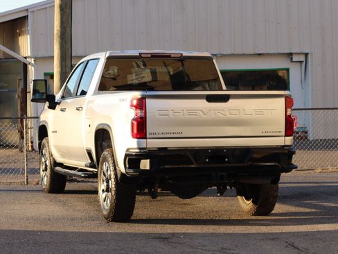 Used 2022 Chevrolet Silverado 2500 Custom w/ Custom Convenience Package AWD/4WD image 6