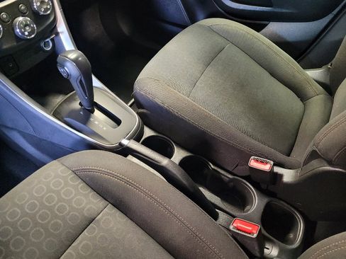 Used 2020 Chevrolet Trax LS FWD image 26