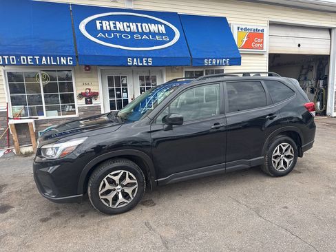 Used 2019 Subaru Forester Premium w/ All-Weather Package image 2