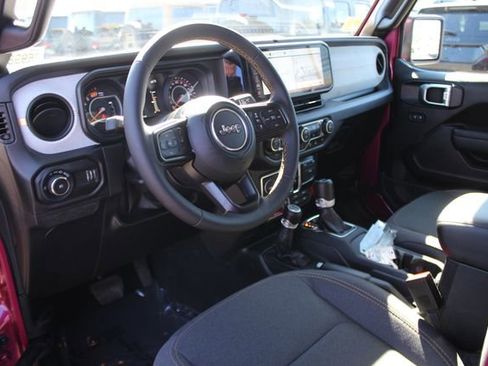 Used 2024 Jeep Wrangler Willys image 3