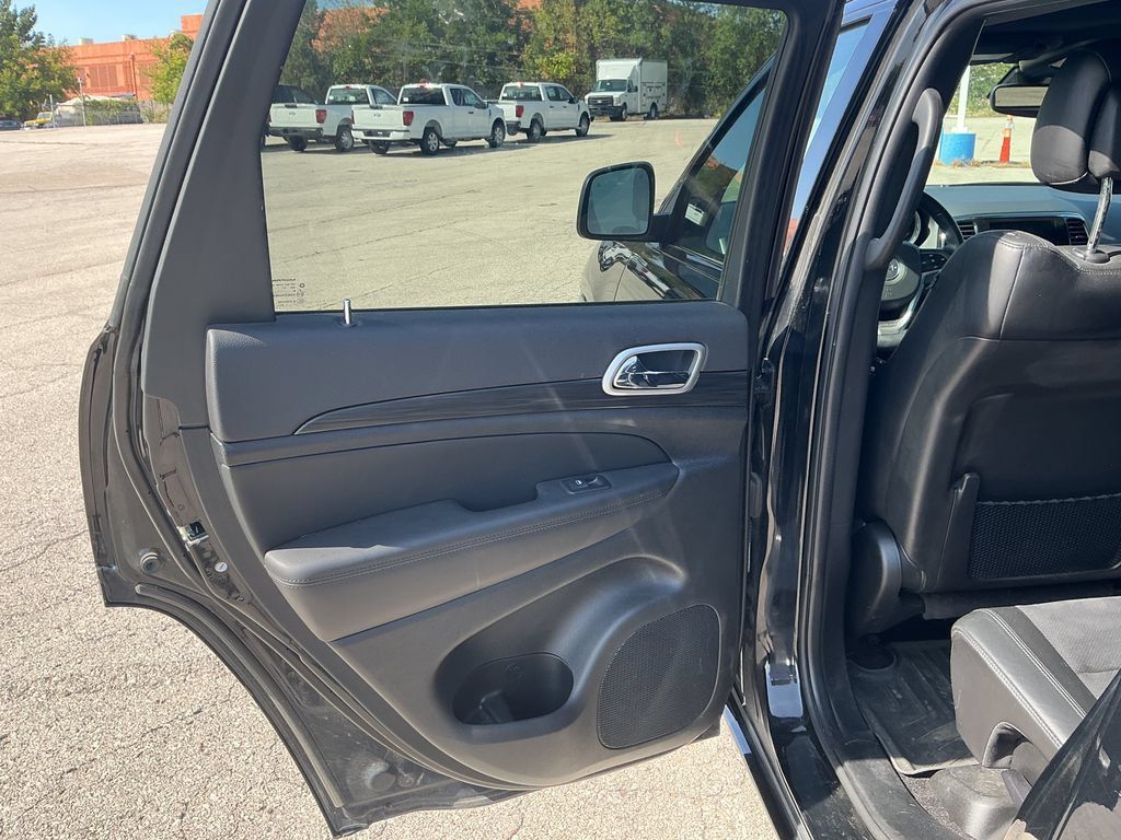 Used 2022 Jeep Grand Cherokee Laredo X AWD/4WD image 13