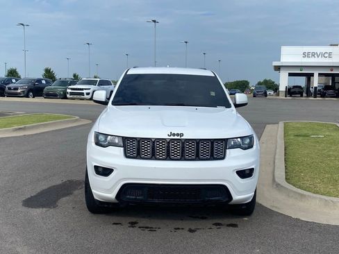 Used 2021 Jeep Grand Cherokee Laredo X AWD/4WD image 2