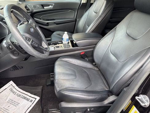 Used 2020 Ford Edge Titanium w/ Equipment Group 301A AWD/4WD image 4