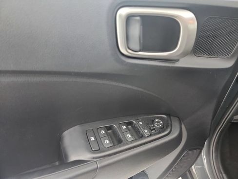 Used 2025 Hyundai Venue SEL FWD image 23