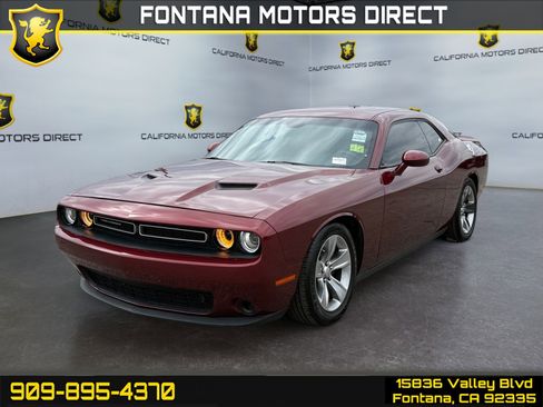Used 2020 Dodge Challenger SXT RWD image 1
