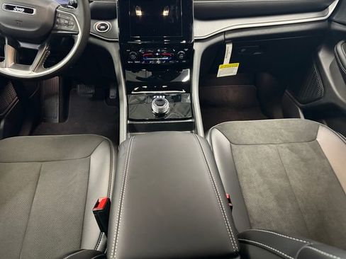 New 2025 Jeep Grand Cherokee Altitude AWD/4WD image 13