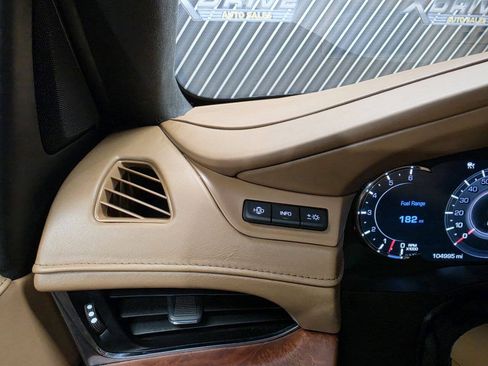 Used 2017 Cadillac Escalade Platinum RWD image 21