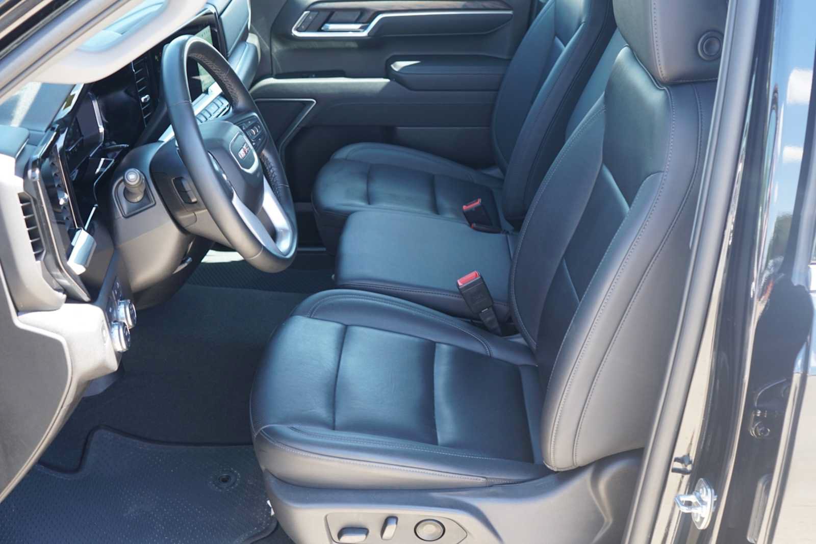 Used 2025 GMC Sierra 1500 SLT AWD/4WD image 8