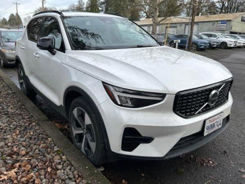 Used 2024 Volvo XC40 B5 Core w/ Protection Package Premier image 6