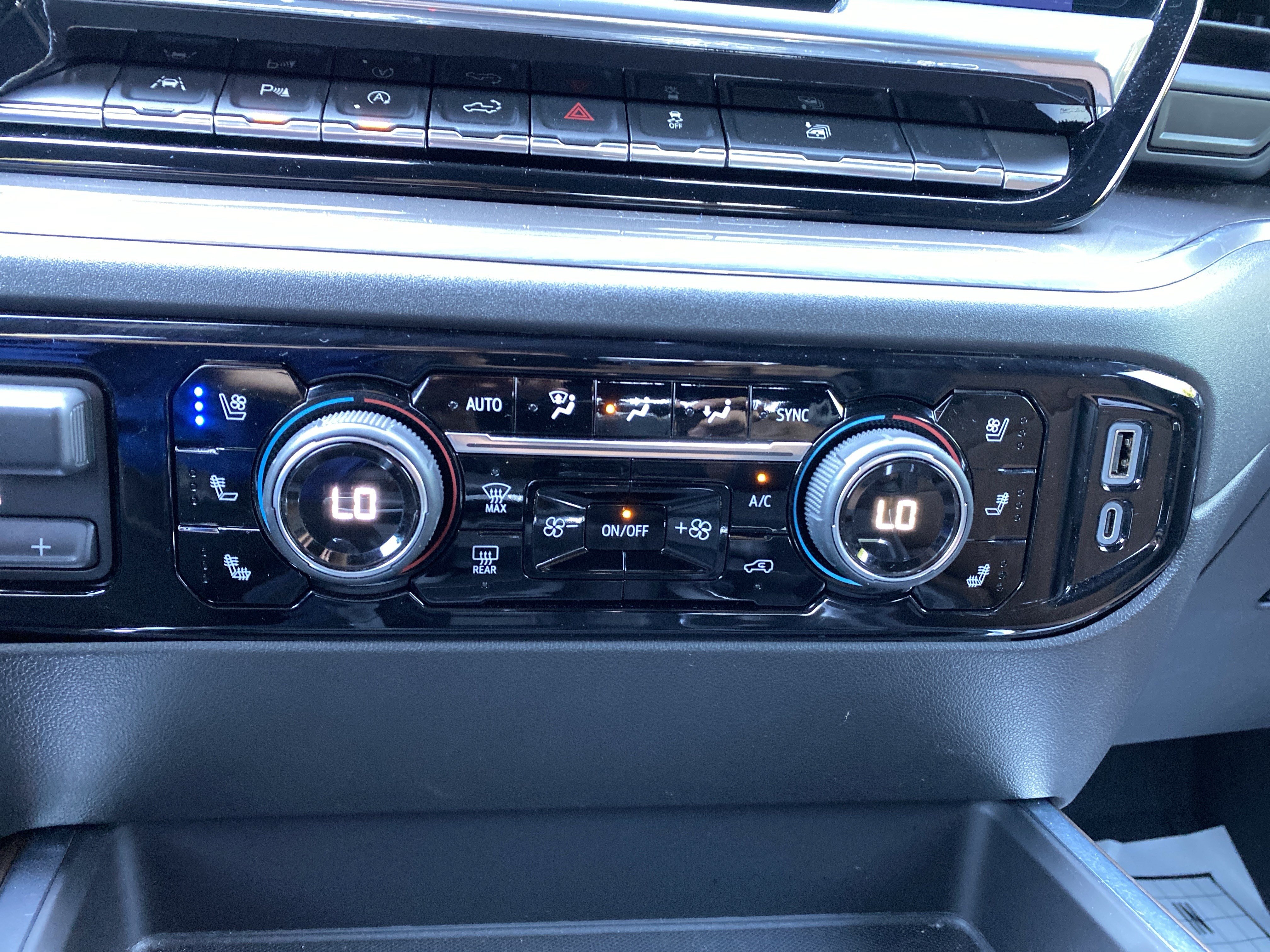 Used 2023 Chevrolet Silverado 1500 High Country w/ High Country Premium Package AWD/4WD image 31