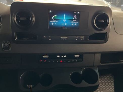 Used 2024 Mercedes-Benz Sprinter 2500 image 22