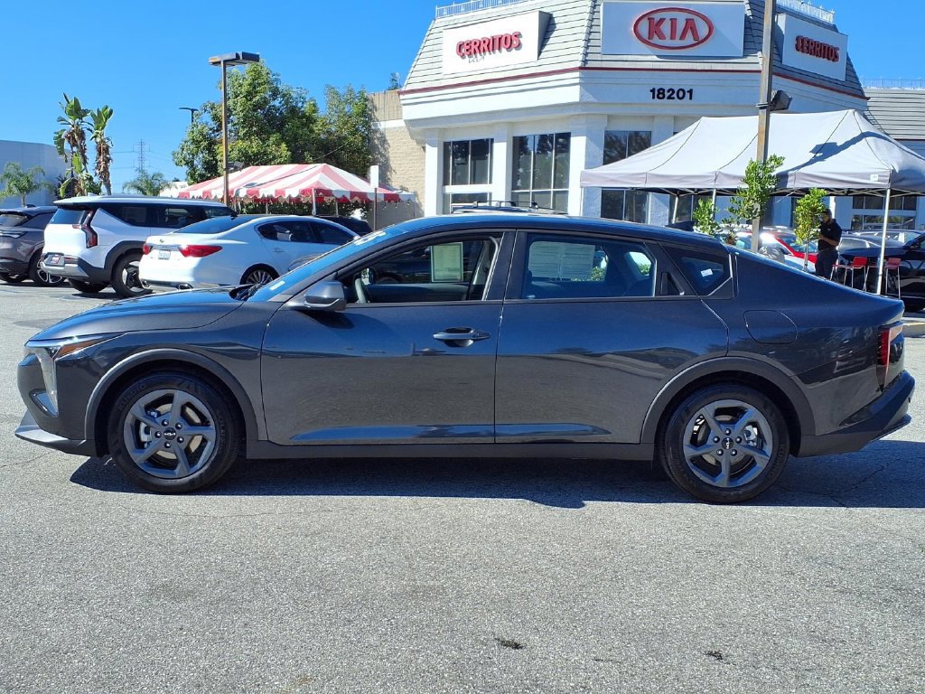 Certified 2025 Kia K4 FWD image 2