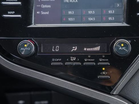 Used 2019 Toyota Camry SE FWD image 19