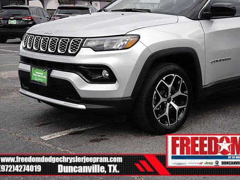 Certified 2025 Jeep Compass Limited image 42