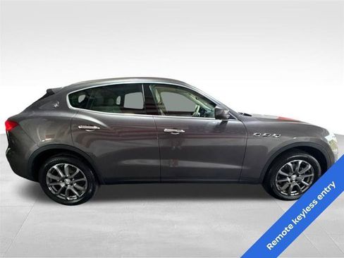 Used 2018 Maserati Levante AWD/4WD image 4
