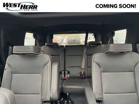 Used 2023 GMC Yukon SLT w/ SLT Premium Package AWD/4WD image 10