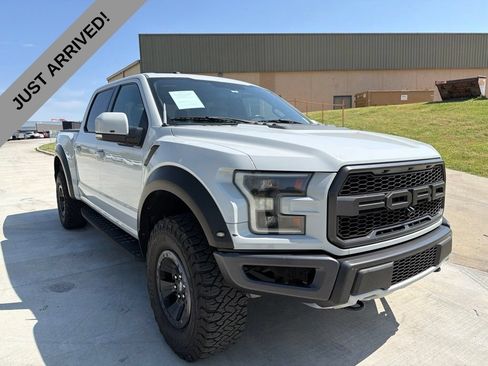 Used 2017 Ford F150 Raptor w/ Equipment Group 802A Luxury AWD/4WD image 3