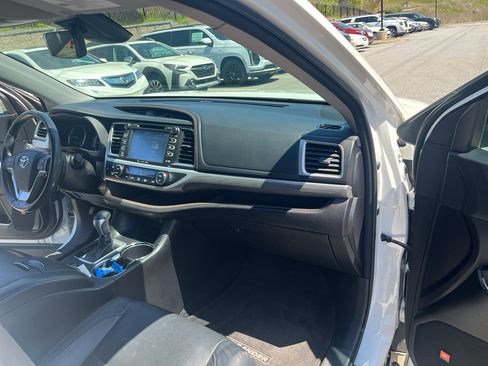Used 2018 Toyota Highlander Limited image 10