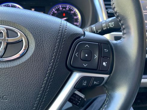Used 2018 Toyota Highlander XLE FWD image 19